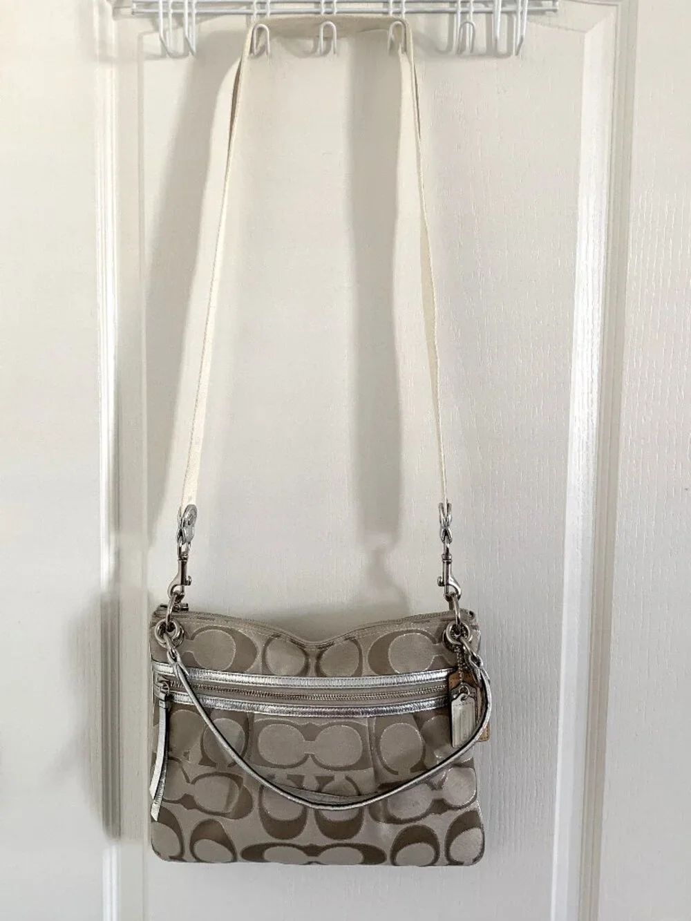 Coach Poppy Metallic Signature Hippie Bag Crossbody Khaki Silver 19131 Like New